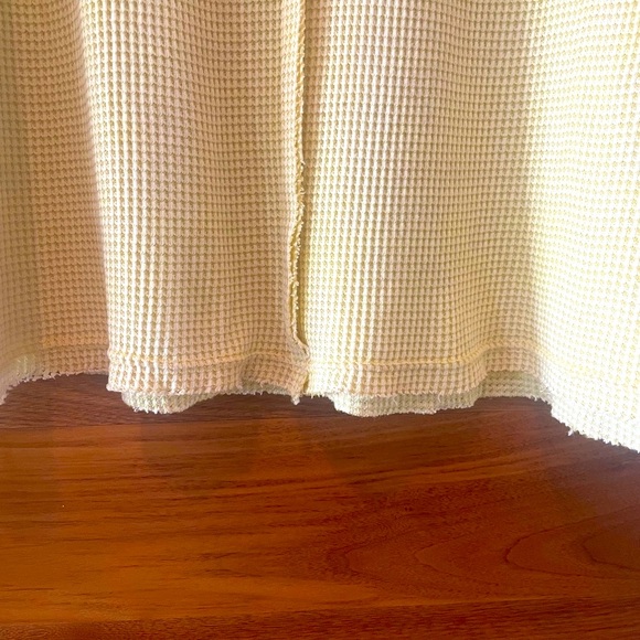 Butter yellow oversized top - Picture 6 of 6